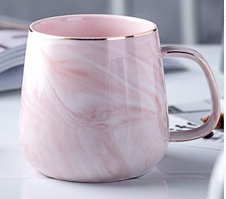 Tasse en céramique marbrée