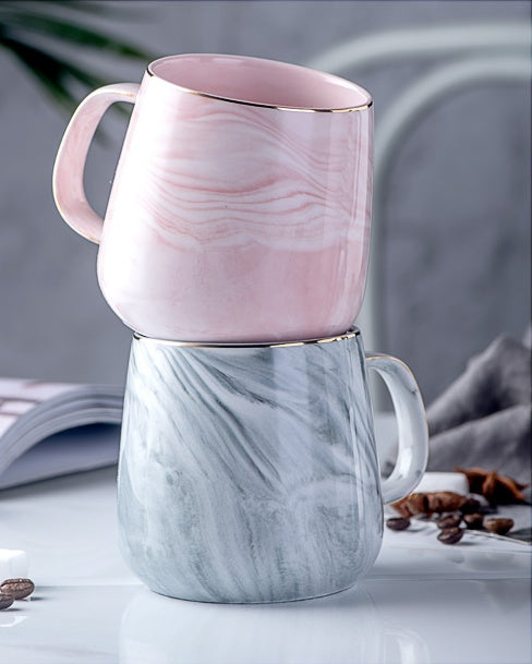 Tasse en céramique marbrée