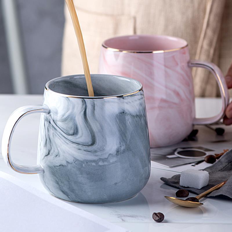 Tasse en céramique marbrée