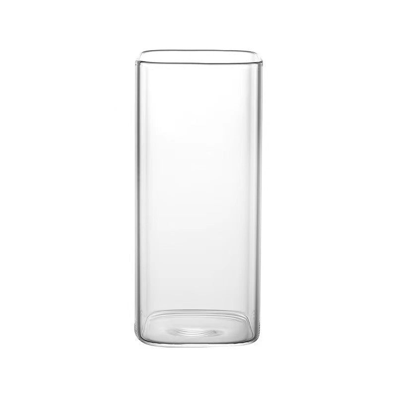 Tasse carrée transparente avec paille