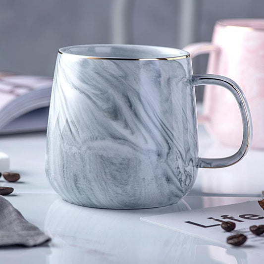 Tasse en céramique marbrée